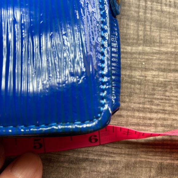 Blue Patent Leather Chain Strap Bag - Picture 10 of 11